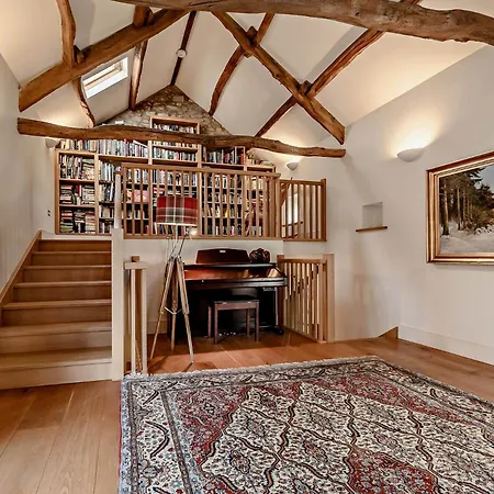 5 Bed In Keswick 91503 *