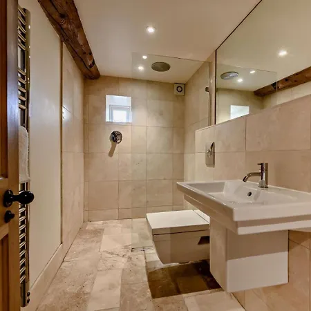 펜션 5 Bed In Keswick 91503 엠블톤