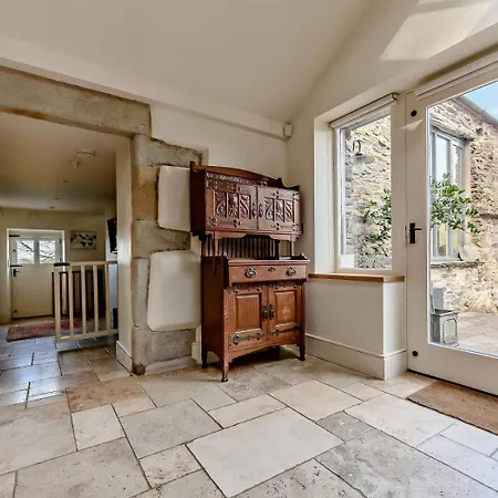 5 Bed In Keswick 91503 *